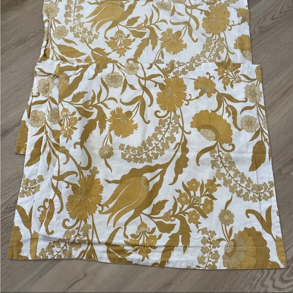 Pre Owned Set of 2 Pottery Barn Linen Pillow Cases Yellow/White Floral Print - Picture 7 of 10